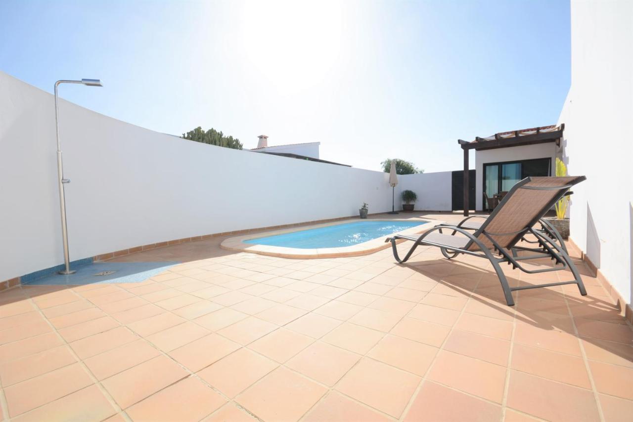 Beautiful Spacious Villa With Private Heated Pool In Lajares Esterno foto