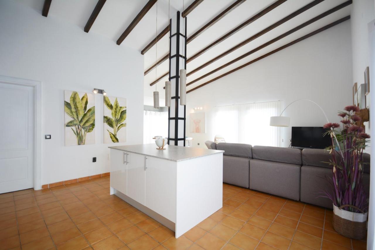Beautiful Spacious Villa With Private Heated Pool In Lajares Esterno foto
