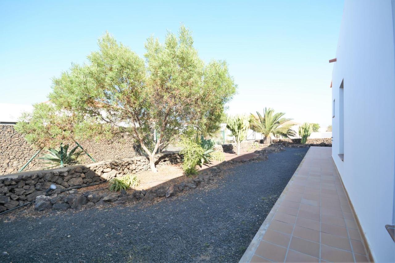 Beautiful Spacious Villa With Private Heated Pool In Lajares Esterno foto
