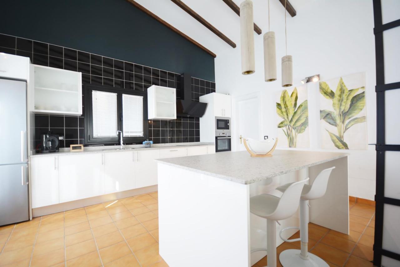 Beautiful Spacious Villa With Private Heated Pool In Lajares Esterno foto