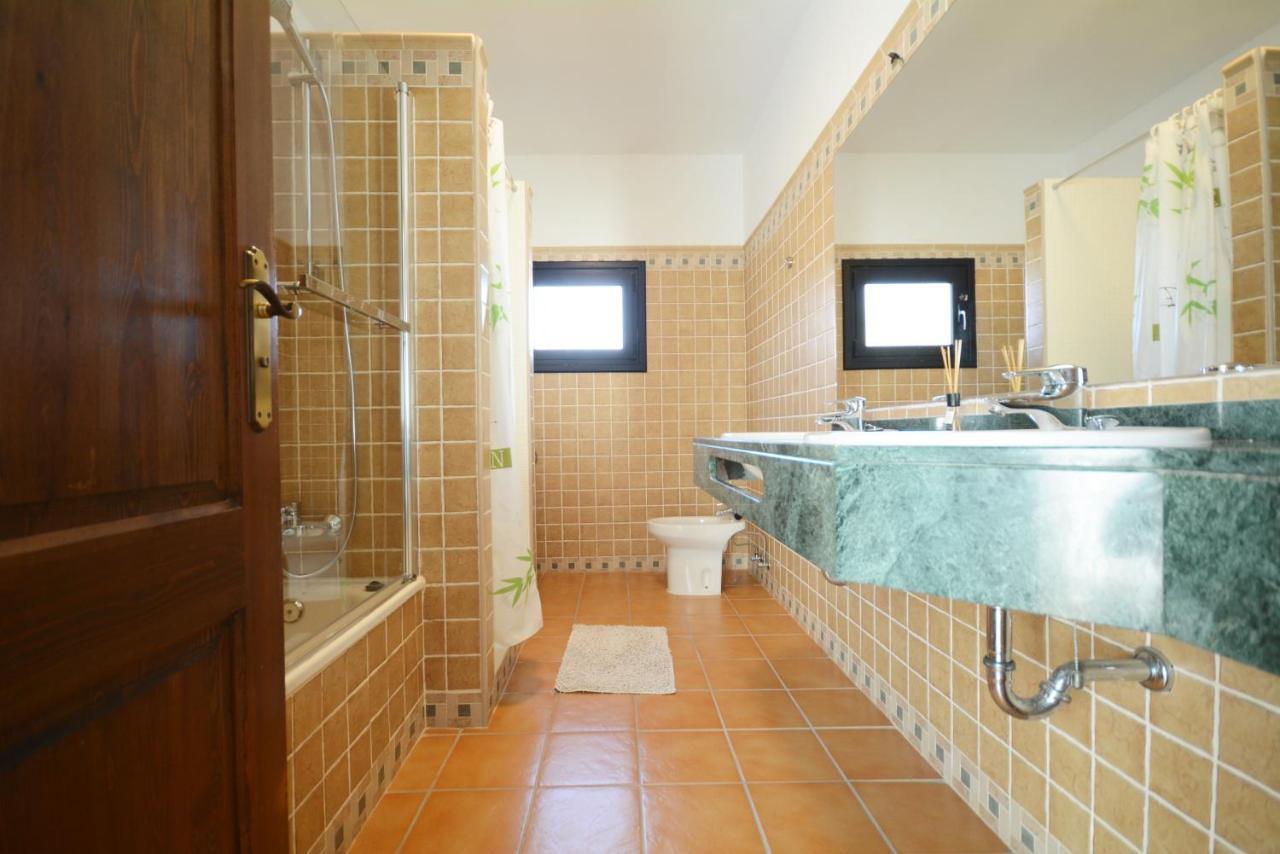 Beautiful Spacious Villa With Private Heated Pool In Lajares Esterno foto