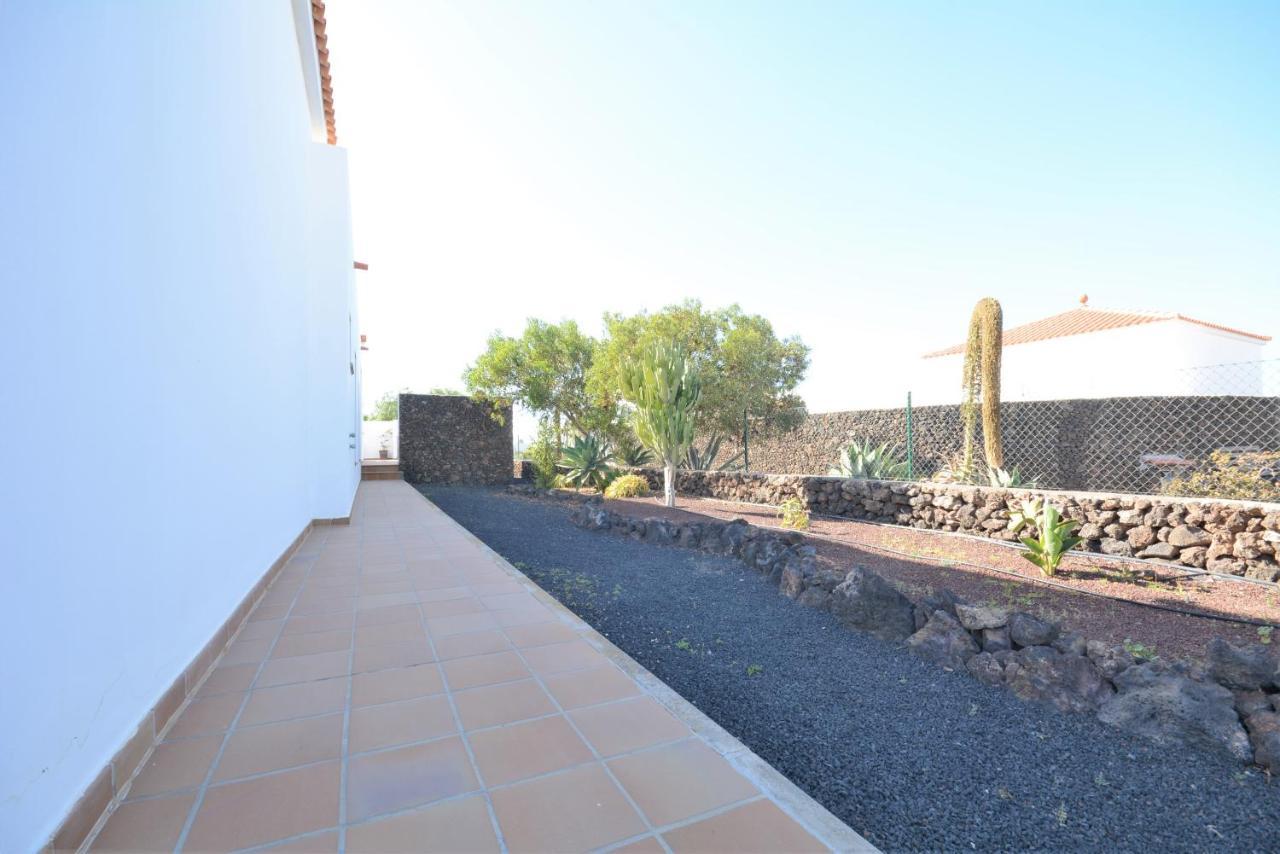 Beautiful Spacious Villa With Private Heated Pool In Lajares Esterno foto
