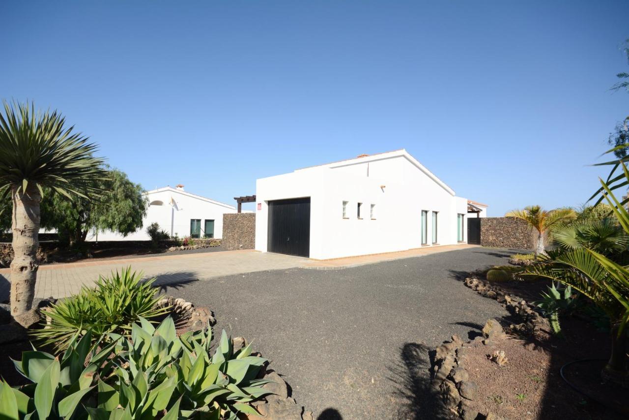 Beautiful Spacious Villa With Private Heated Pool In Lajares Esterno foto