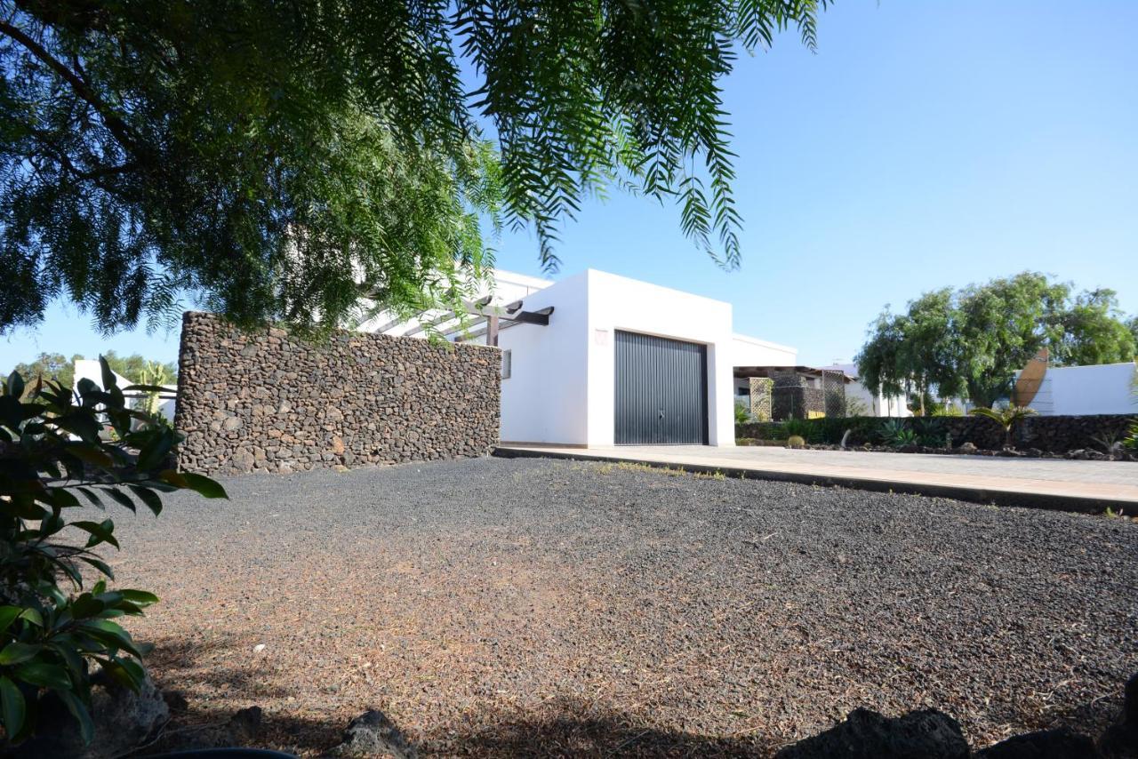 Beautiful Spacious Villa With Private Heated Pool In Lajares Esterno foto