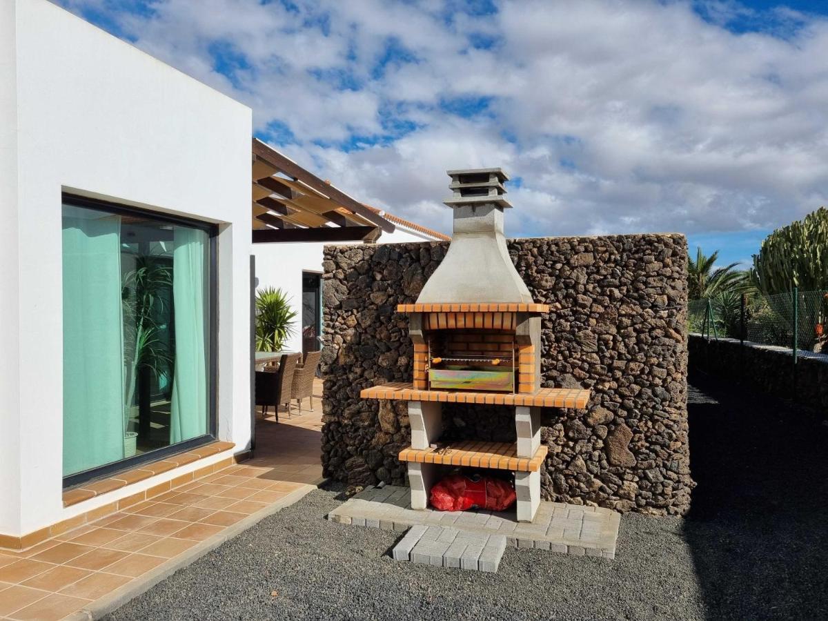 Beautiful Spacious Villa With Private Heated Pool In Lajares Esterno foto
