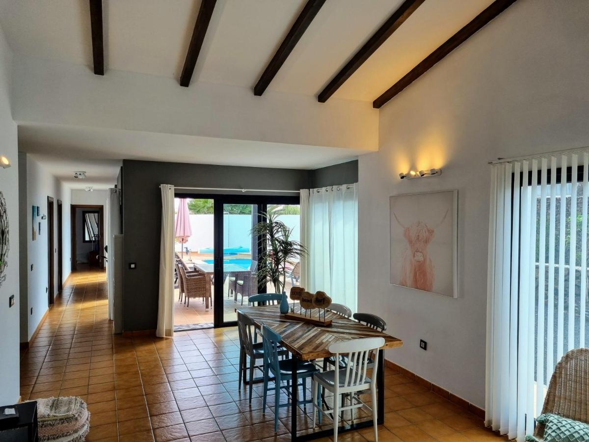 Beautiful Spacious Villa With Private Heated Pool In Lajares Esterno foto